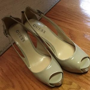 Nude pumps